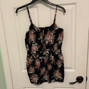 3/$20 ✨✨ Lucca couture floral romper